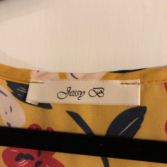 Isle Be Seeing You Sleeveless Top - Picture 4 of 4